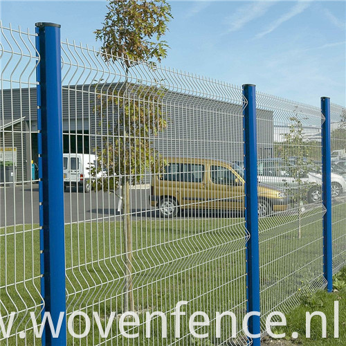 wire mesh fence